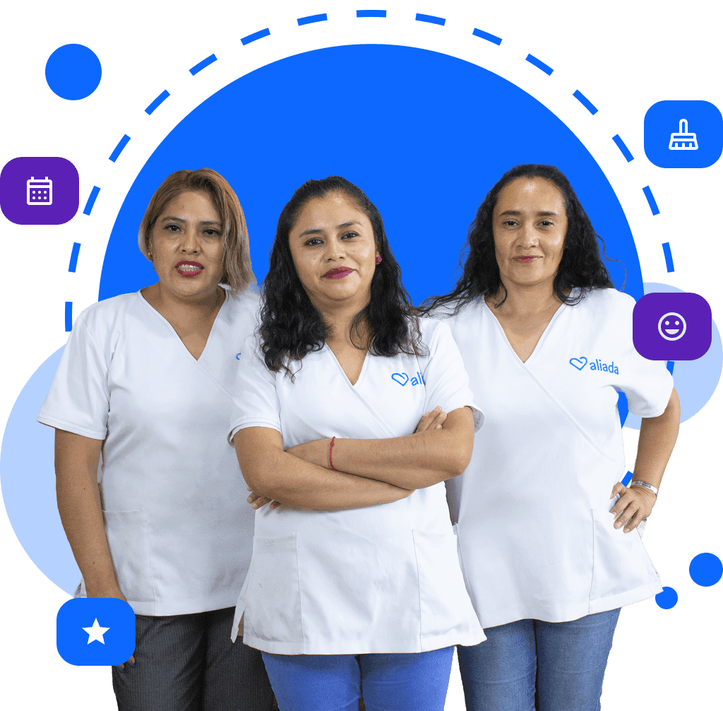 Tres aliadas profesionales de limpieza sonriendo