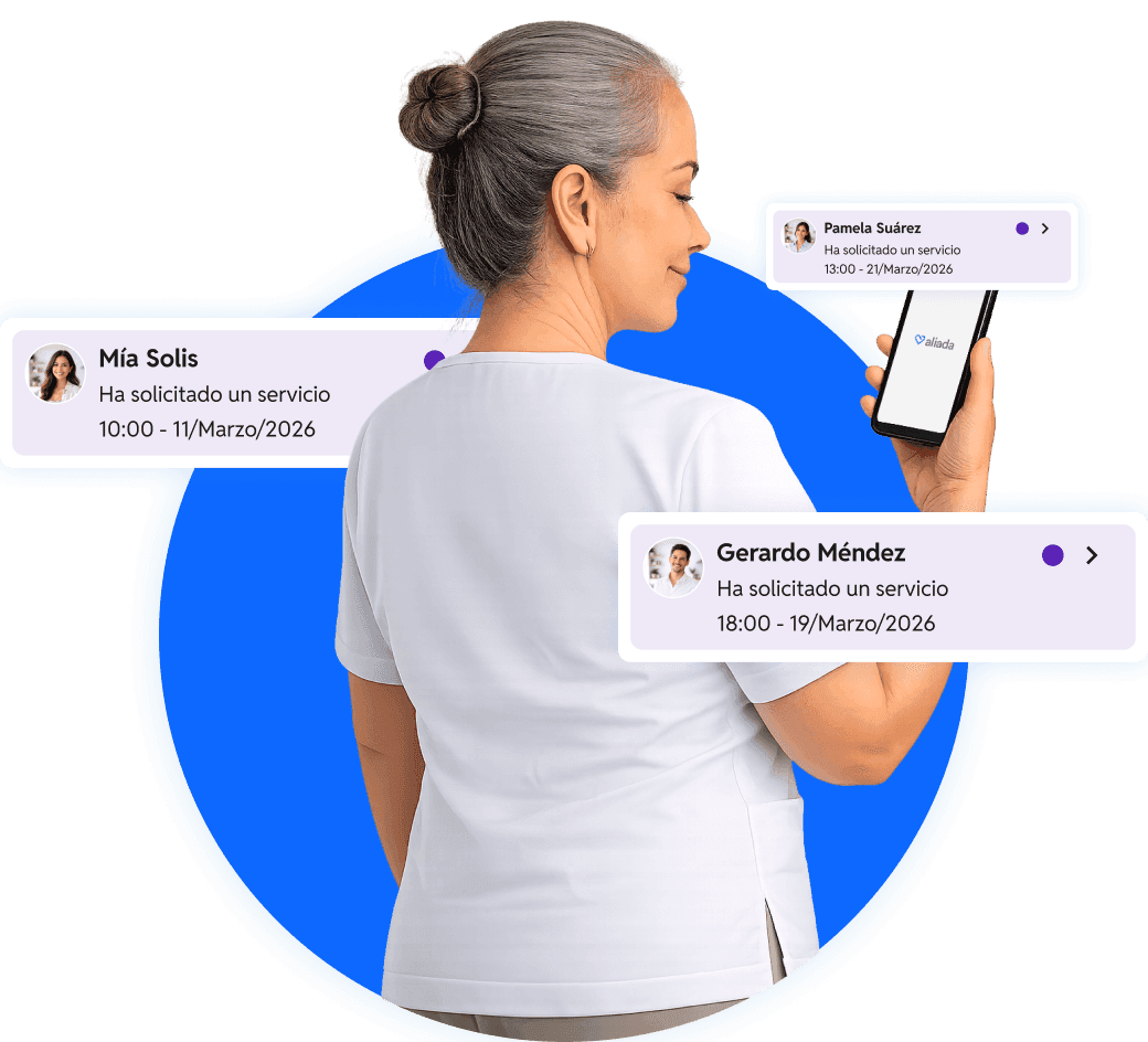 Aliada usando la app para recibir solicitudes de servicio