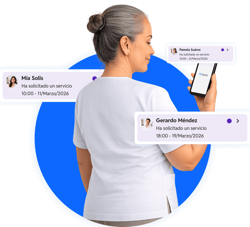 Aliada usando la app para recibir solicitudes de servicio